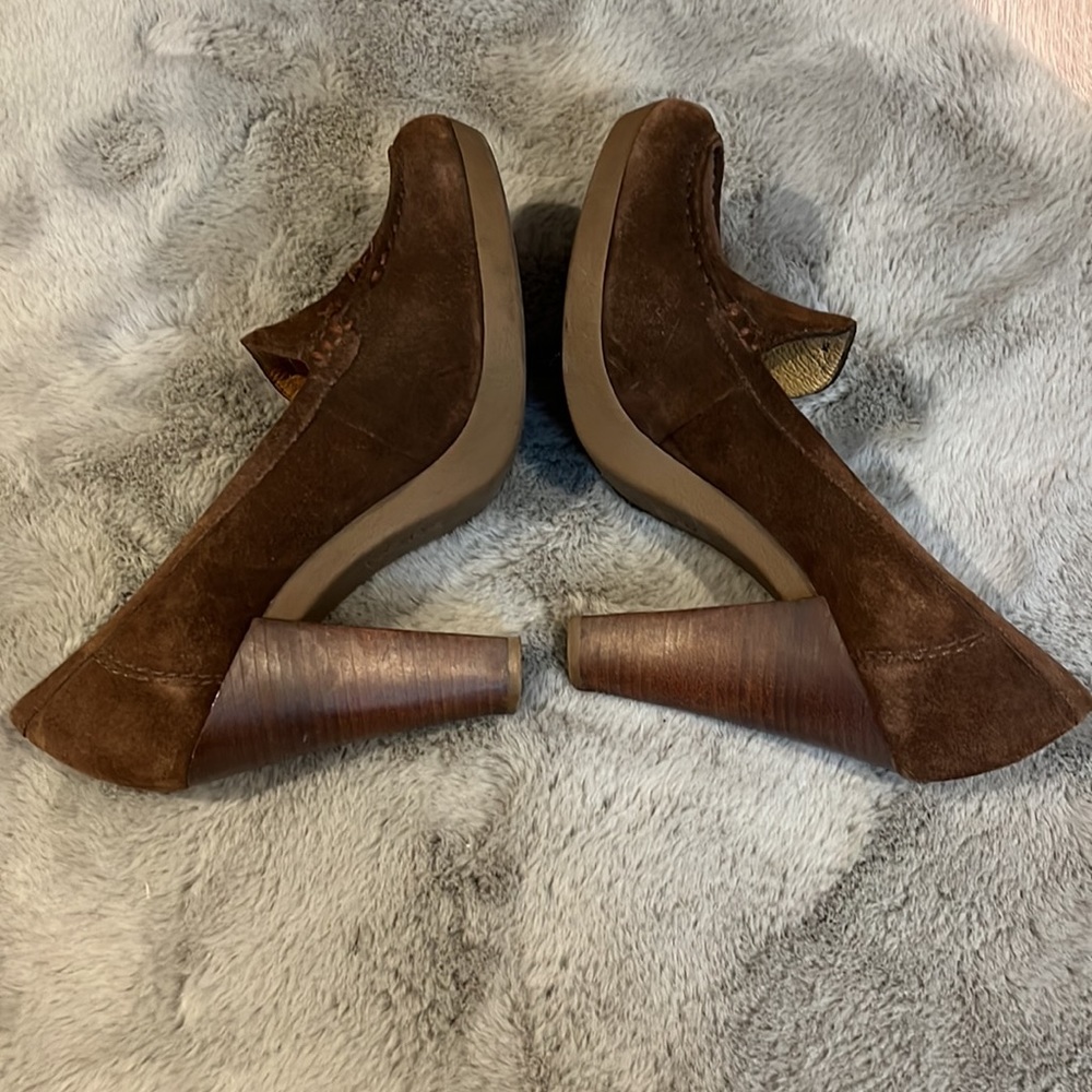 MICHEAL KORS BROWN SUEDE HEELS!! - Picture 2 of 5